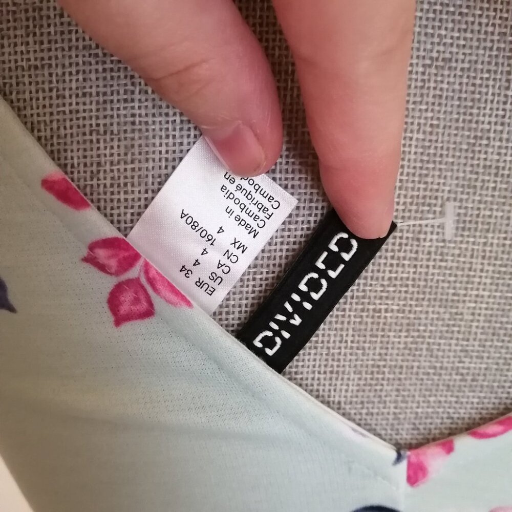 NWOT-- H&M Floral Skater Dress - Picture 4 of 4